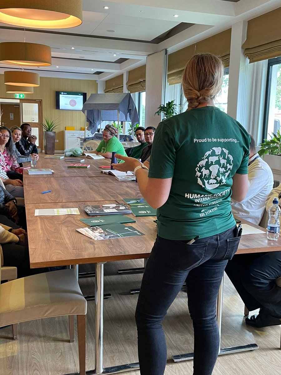 humaneworlduk's tweet photo. Simply changing the way we eat can have a huge impact on climate, our health and, of course, animals. Our #ForwardFood training session with @jennychandleruk &amp; @circulareconomy today is helping inspire 15 exec chefs from 7 London unis to add more #plantbased meals to their menus! https://t.co/hsN3dsanwt