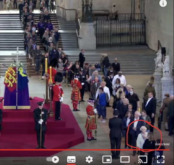 hey_berta's tweet photo. Don’t want to alarm people, but I’m pretty sure that the Queen just showed up to her own lying-in-state https://t.co/b3gCfHtwly