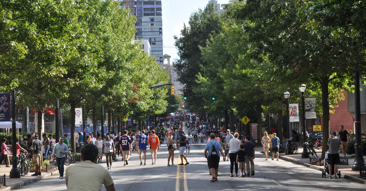 UrbanizeATL's tweet photo. Please retweet if you miss the wonderful tradition that was #Atlanta Streets Alive. #Tbt https://t.co/tTVtSv1LwP
