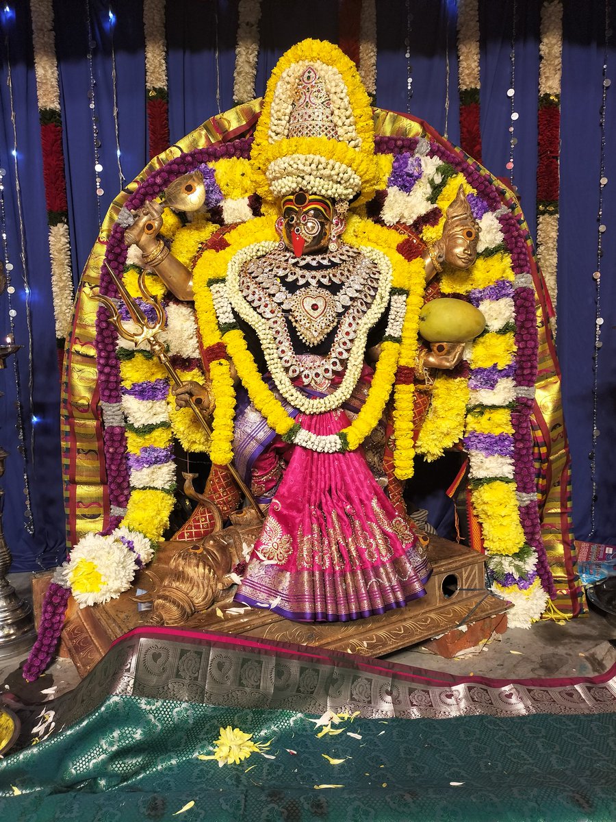 Gayithiry1009's tweet photo. Big day......1 day to go ♥️♥️😍
#kanthankaliammantemple🔱🙏
#thiruvizha2022 https://t.co/kpwS9wloCd