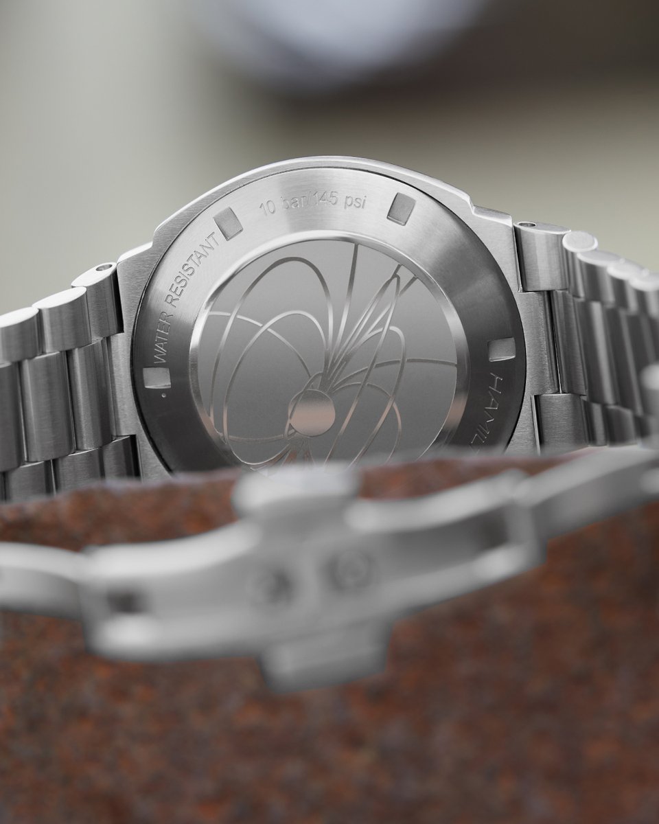 hamiltonwatch's tweet photo. The game changer. Our PSR Digital celebrates the pioneering and forward-thinking era of space-age design, suited for those wanting to make a statement: https://t.co/ShDlU8EOLD 

#hamiltonwatch #hamiltonPSR #PSRdigital #spaceage #futuristic 
(Ref. H52414130) https://t.co/VYfjUqJzV4