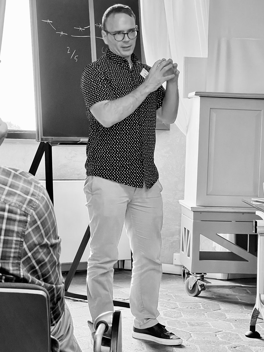 ara_anderson's tweet photo. Next up is our very own @cgatenbee discussing our recent @NatureComms paper, An immune bottleneck at the outset of colorectal cancer. #AndersonLab @mathonco 
More details here https://t.co/rYDv0O5ySu  #BCB22 https://t.co/dpn1IWZLu1