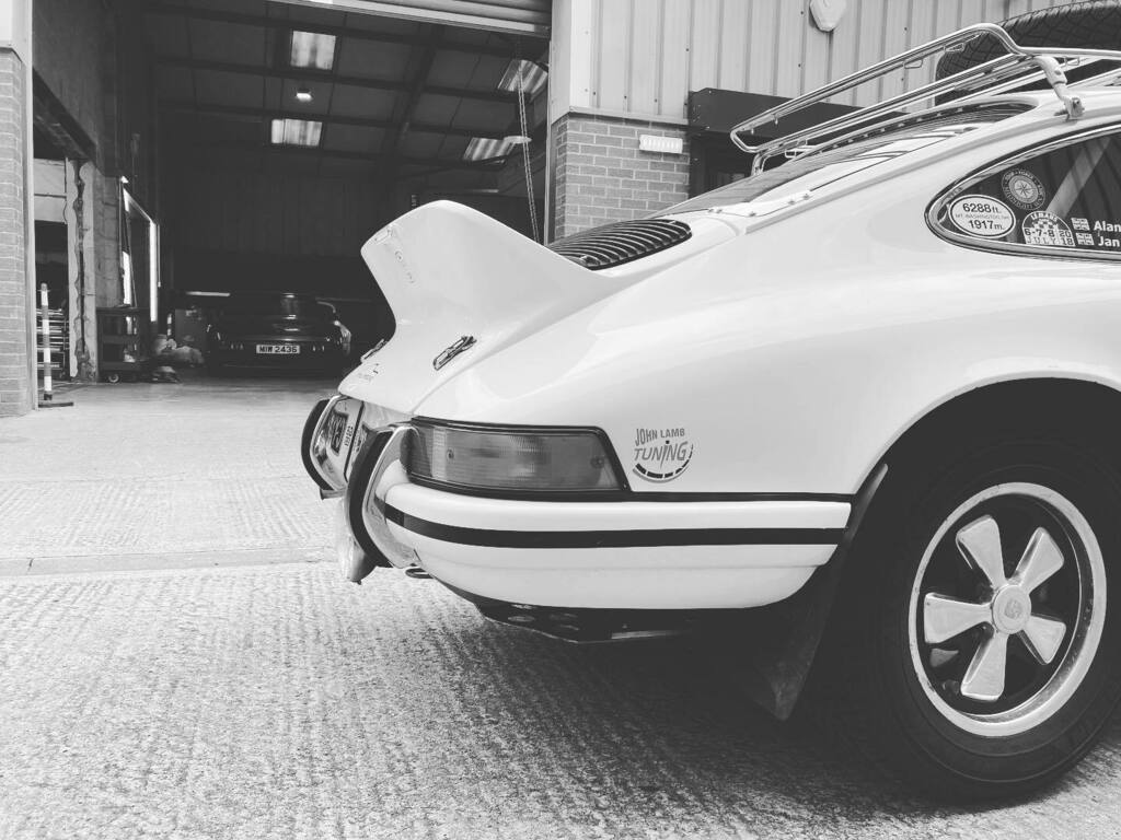 centergravityuk's tweet photo. Safari 911. Stance and a half. Rallied round the world 🌎#porsche #porsche911 #safari #welldriven #suspensionperfection #fuchswheels #fuchs #classic https://t.co/xeCGayrUwe https://t.co/ZCIkmU2ecn