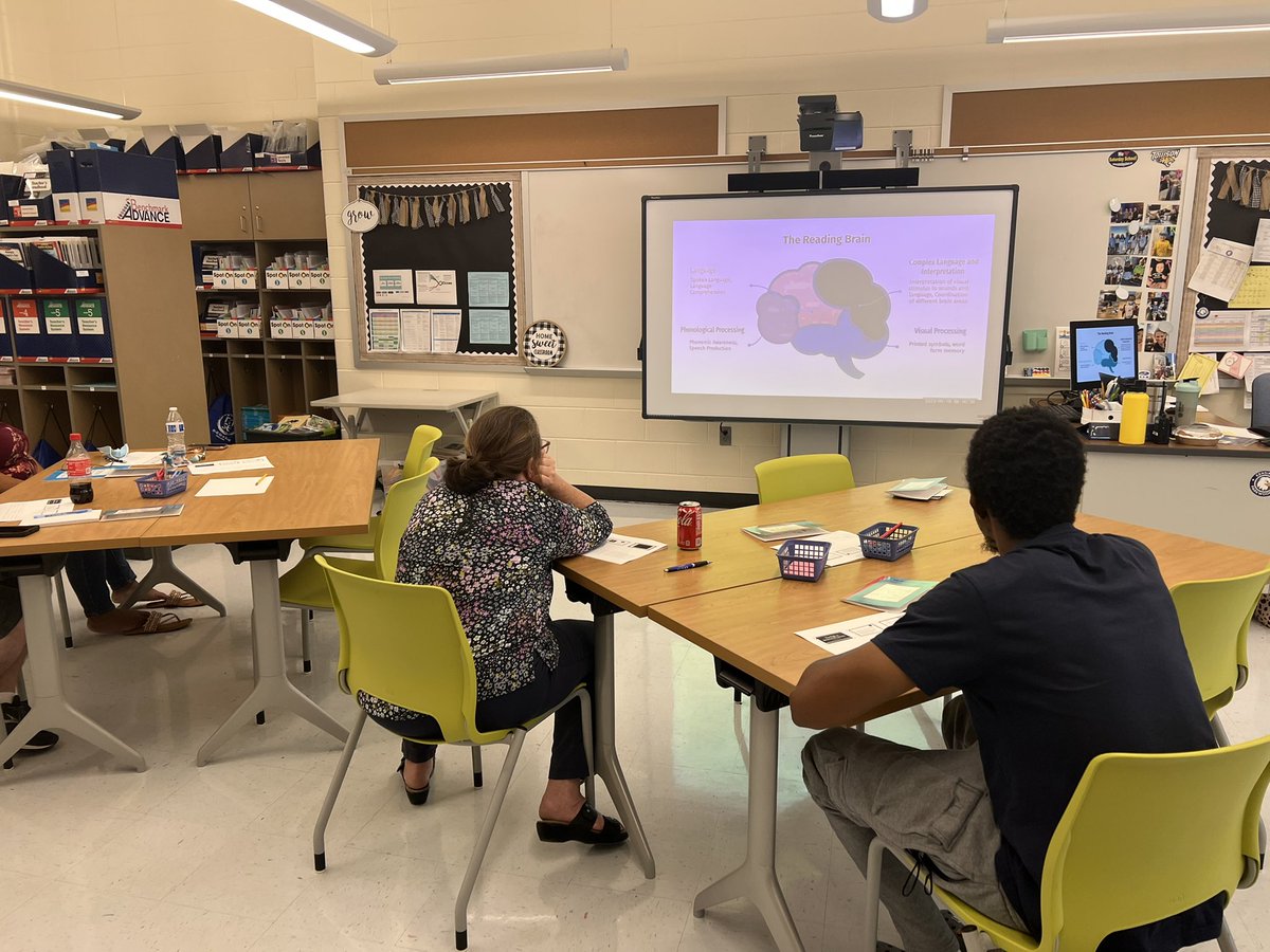 Paraeducators dove in to the learning for #theshift to Structured Literacy yesterday! @APpearceKPES <a href="/JayRoZee/">jojozeidman</a> @KPES_Principal <a href="/JBradbard/">Jessie Bradbard</a> <a href="/ElemELA_Sup/">Melaika Brown</a>