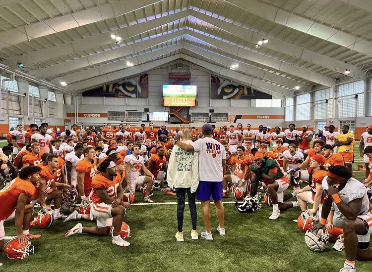 clemson_bias's tweet photo. A picture is worth a thousand words.

#EllaStrong 🙏🧡💜 https://t.co/eCm1Jt4b5g