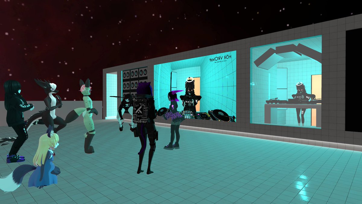 hoervrchat's tweet photo. Haseru start!
#HÖR_VRChat https://t.co/2YOdMz1bJ3