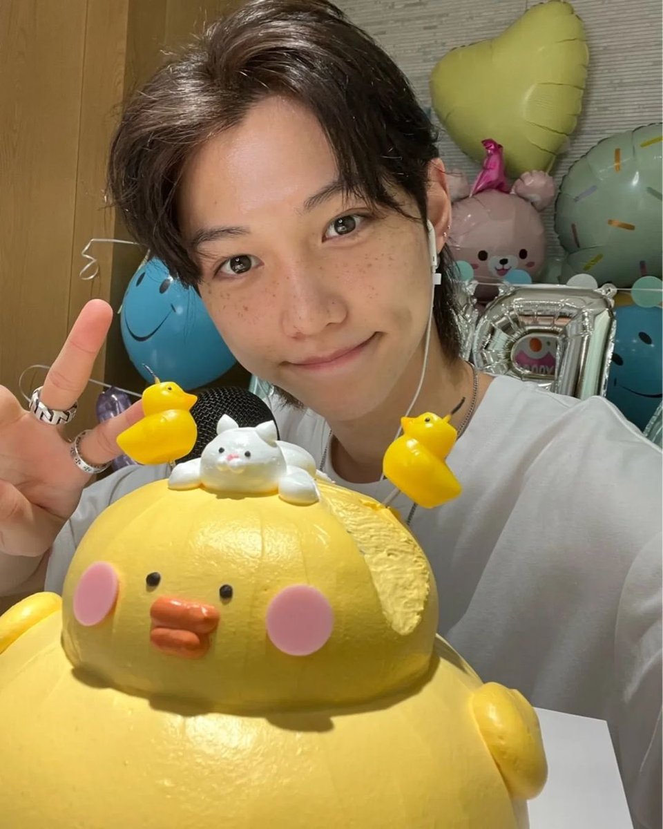 happy birthday to me! (❁´▽`❁)