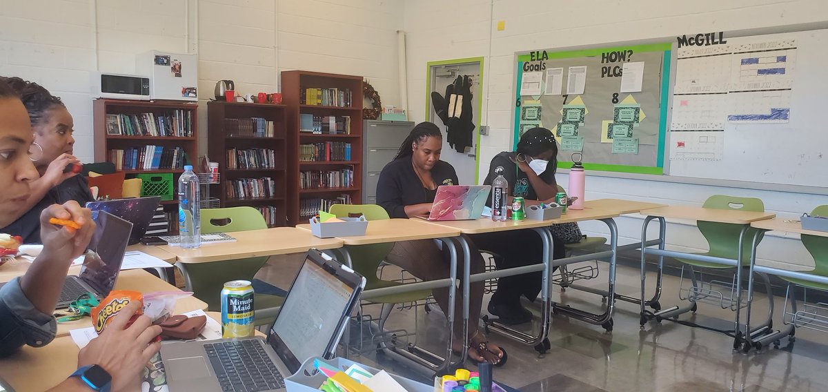 CreativeMcGill1's tweet photo. Real Leaders...Reproduce #Geeseformation @CharlesHartMS ELA DEPARTMENT is Full of Talent and Expertise! Great Job with leading the Shared Learning Ms. Simmons! https://t.co/526FFHV5A9