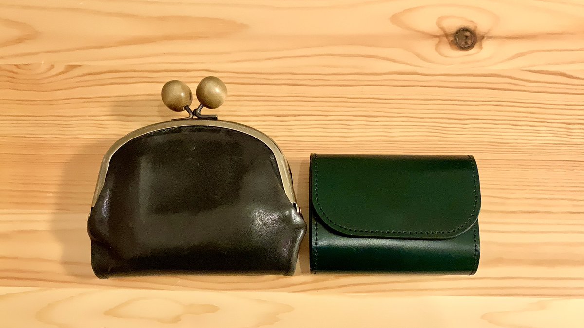 310makiko's tweet photo. なにもかもぜんぶ持ち歩かないと不安になってしまうひとなのだけど、さすがに荷物を軽くしたくなってまずお財布から見直してみた。
京都の革小物製造販売店COTOCUL(コトカル)さんの。
#cotocul #財布
https://t.co/8mm4m5SxxD https://t.co/5h0bdlSFMf