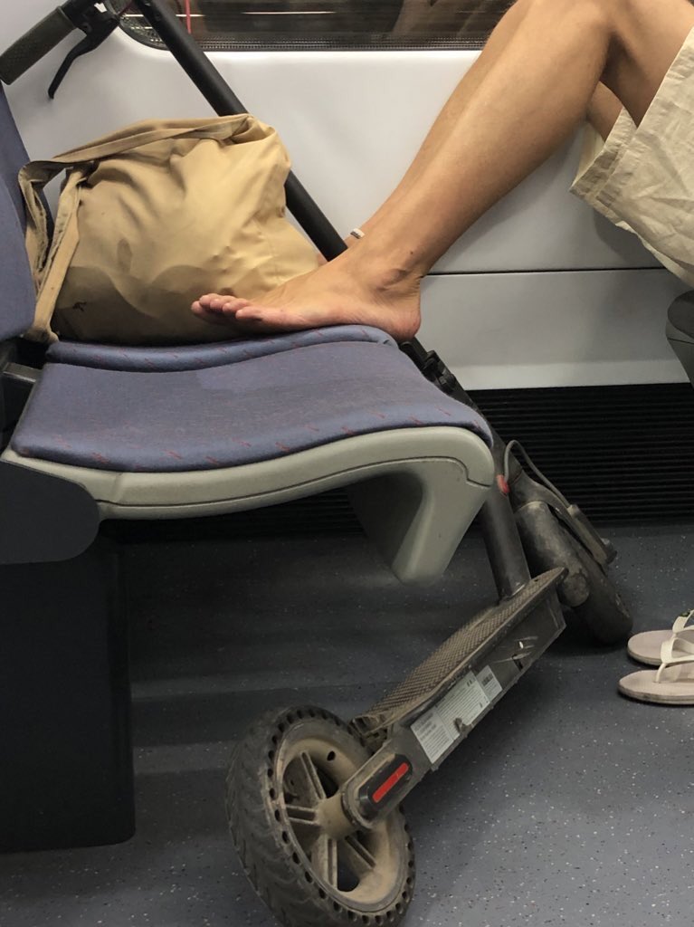 saracusi_'s tweet photo. aixo es legal? https://t.co/S4k5fvZhLo
