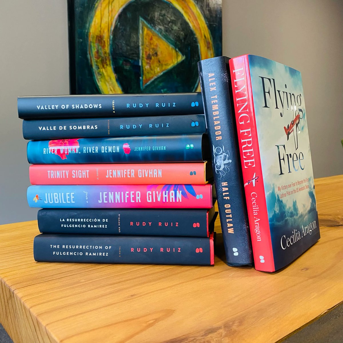 BlackstoneAudio's tweet photo. We’ve got Libros Latinos in mind as we kick-start National #HispanicHeritageMonth! 🇨🇷 🇲🇽 🇸🇻 🇬🇹 🇭🇳 🇳🇮🇨🇱Check out our #BlackstoneBookstack of soul-enriching #mustreads from @alex_temblador, @CeciliaRAragon, @rudy_ruiz_7 + @givhanjenn (& share your #TBR pick below!)👇 https://t.co/YcdjMm6bQ2