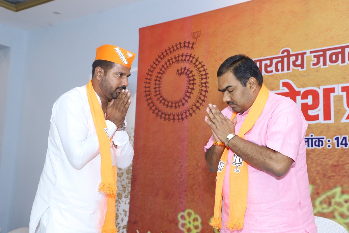 BJYMinRaj's tweet photo. आज युवा मोर्चा प्रदेश स्तरीय प्रशिक्षण वर्ग में भाजपा राजस्थान के संगठन महामंत्री आदरणीय चंद्रशेखर जी भाई साहब का मार्गदर्शन मिला एवं युवा मोर्चा की महत्वपूर्ण भूमिकाओं की विस्तृत जानकारी प्रदान की।
@DrSatishPoonia @chshekharbjp @HimanshuSBJYM https://t.co/lPRpho8D1O