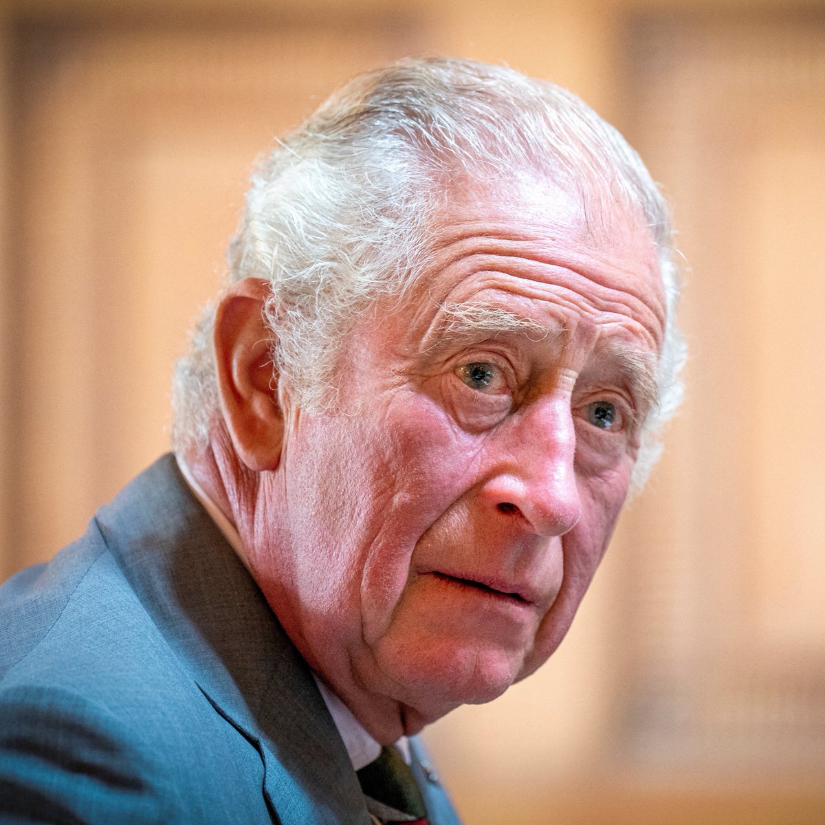 ajplus's tweet photo. The Bahamas' PM says he will push for a referendum to become a republic and remove King Charles as head of state.

The Bahamas is one of 14 places outside the UK where Charles is now head of state. It was colonized by the British in the 1600s, under a previous King Charles. https://t.co/PO9hrUgJ8m