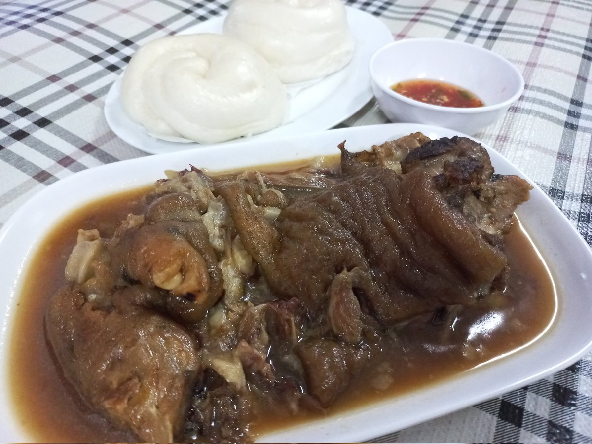 leanwithdan's tweet image. ขาหมูถือว่าเป็นอาหารที่ไม่แนะนำในช่วงของการลดน้ำหนัก เพราะพลังงานสูง แต่ถ้าอยากกิน แนะนำให้ทานแต่ส่วนเนื้อ และราดน้ำน้อยๆ เพราะไขมันส่วนใหญ่จะอยู่ที่หนังและน้ำราด

อย่าเครียดจนเกินไป ลดน้ำหนักต้องมีความสุข แค่รู้จักหลักการกิน ก็สามารถผอมได้ #ลดน้ำหนัก #อยากผอม #รับเทรน #โหนกระแส