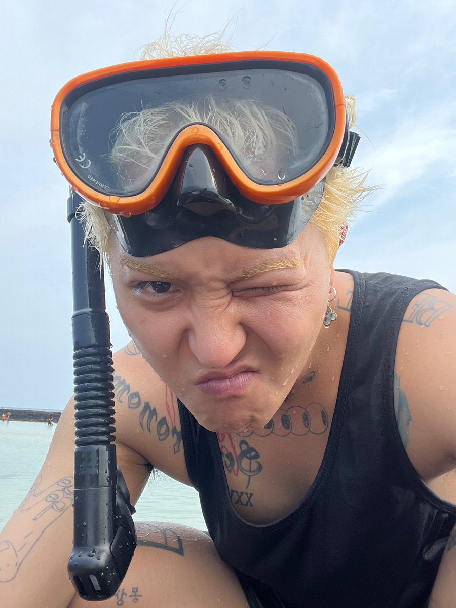 [ 220915 MINO UPDATE📷 ]
🐻 : I was going to upload it during Chuseok, but I forgot..
Many happy returns
You thought it was diving, right?
#송민호 #MINO <a href="/official_mino_/">official_mino_</a>