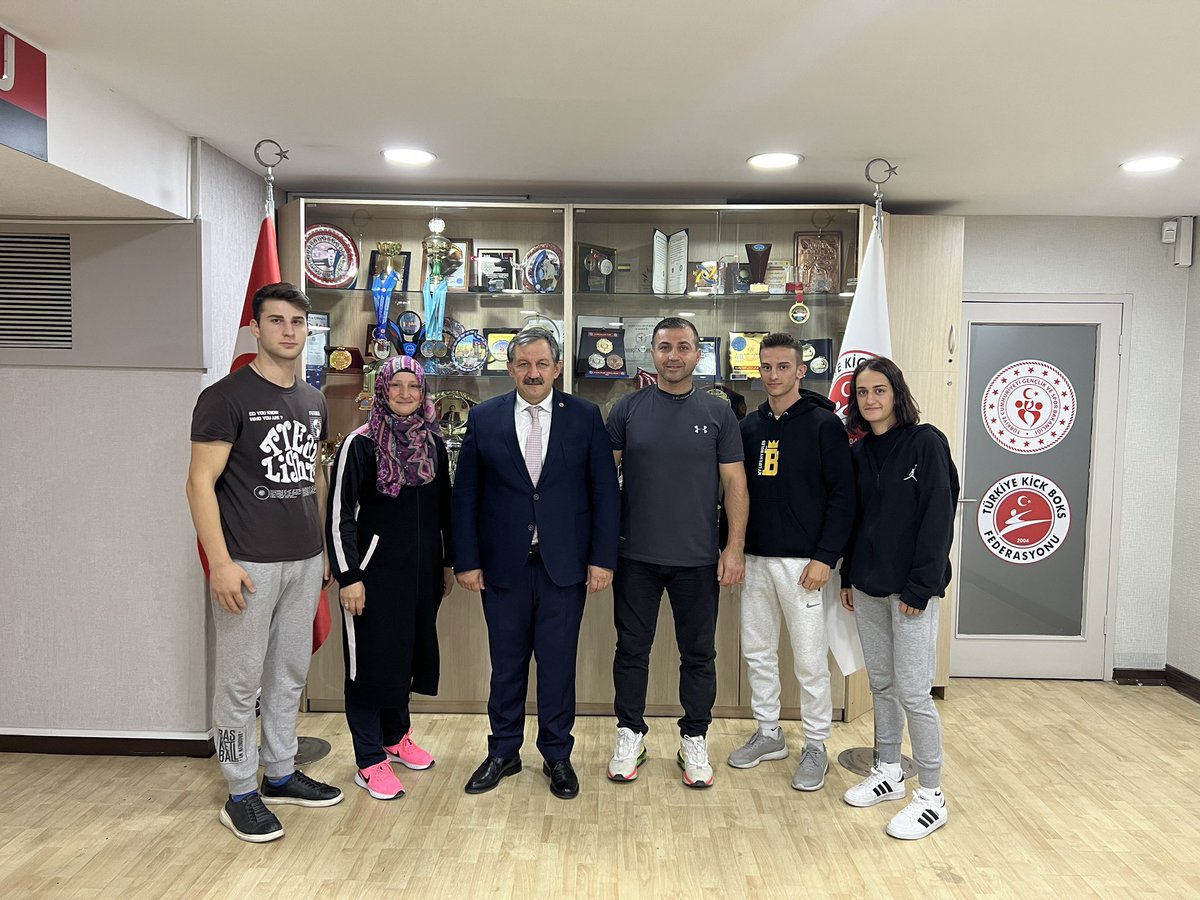 Salim KAYICI (@salimkayici) on Twitter photo Bursa İl Temsilcimiz ve Milli Takım Antrenörümüz Metin SEZER ve Antrenörümüz Kebire SEZER ile Bursalı Sporcularımız ziyaretimize geldi. Kendilerine teşekkür ediyorum. Bursa İl Temsilcimiz ve Milli Takım Antrenörümüz Metin SEZER ve Antrenörümüz Kebire SEZER ile Bursalı Sporcularımız ziyaretimize geldi. Kendilerine teşekkür ediyorum.