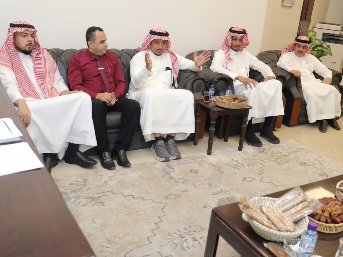 DatePalmcenter's tweet photo. زيارة د. ماجد الماجد عميد معهد البحوث والدراسات العلمية بجامعة طيبة والوفد المصاحب معه لمناقشة أوجه التعاون مع مركز النخيل والتمور في مختلف المجالات المتعلقة بالنخيل والتمور https://t.co/7N9xalJVj3