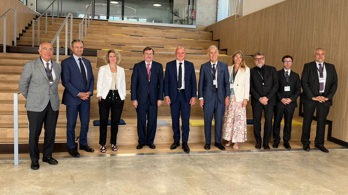 🇫🇷🇪🇸 Rencontre bilatérale : accueil des <a href="/Notarios_ES/">Notarios de España</a> à #Venelles par David Ambrosiano <a href="/President_CSN/">Bertrand Savouré</a> et son Bureau. Les #notariats français et espagnol poursuivent leurs échanges de bonnes pratiques notamment sur le #numérique (#cybersécurité et procuration à distance) et #LCBFT.