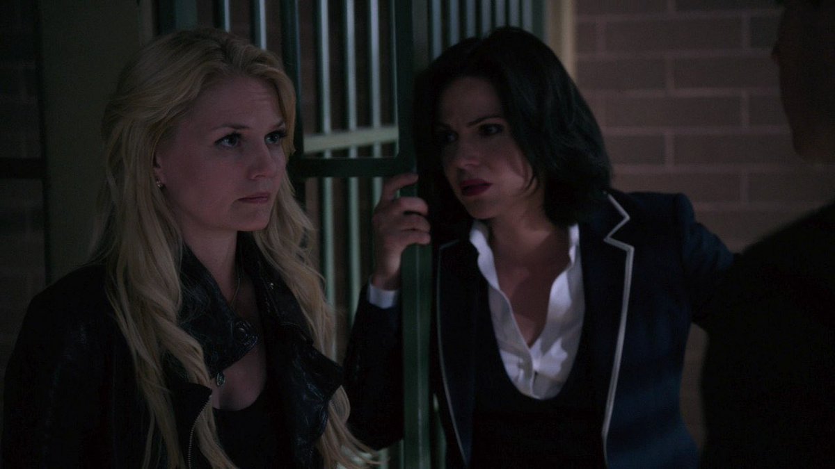 refinedparrilla's tweet photo. Why they gotta look at each other like that but refuse to admit their feeling???? https://t.co/oBIMWM2Hx8