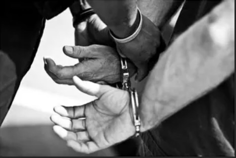 newswebbs_'s tweet photo. Police Re-arrest SA's Most Wanted Man Who Escaped Twice
https://t.co/xz9hD8LFuM
#SenzoMeyiwatrial Baloyi https://t.co/AZULGjNPBL
