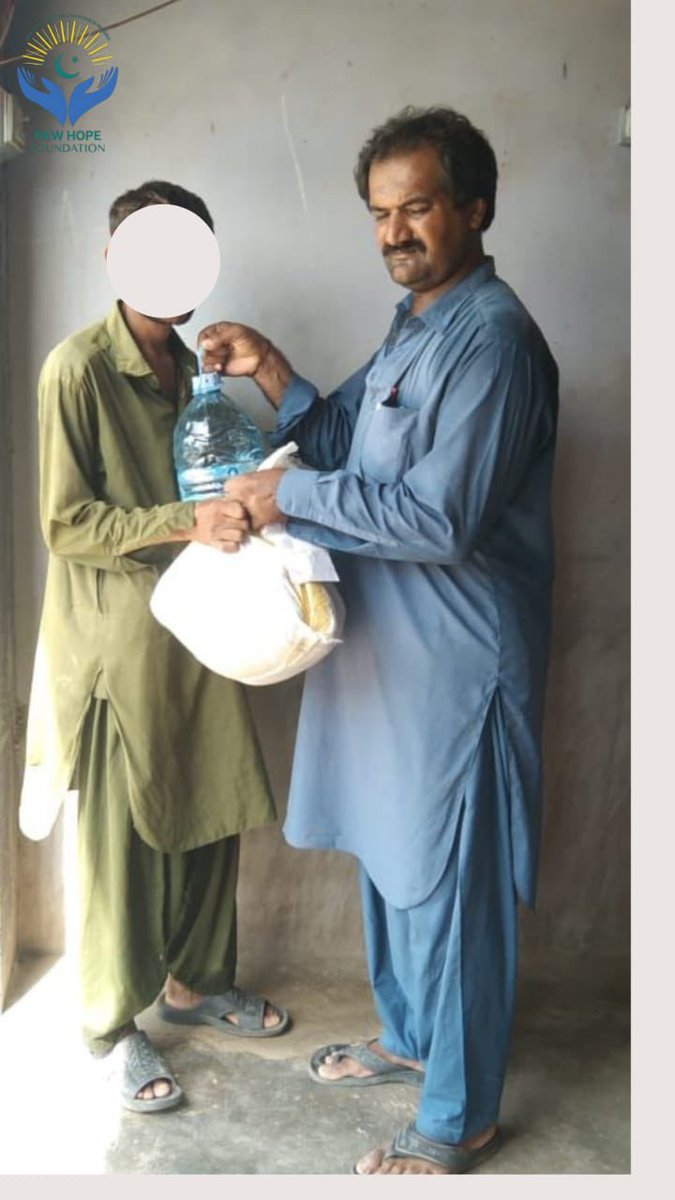 NewHopeFdnPK's tweet photo. Our efforts continue to reach flood effectes in Sindh; #NHF #Thatta distributed ration bags in 75 flood effected families of Village Rajo Nizamani UC Tando Hafiz Thatta #Sindh.And thanks @SartajAhmedT for cooperation as volunteer together with #NHFFood team.
#SindhFloods https://t.co/qR98vnFDQZ