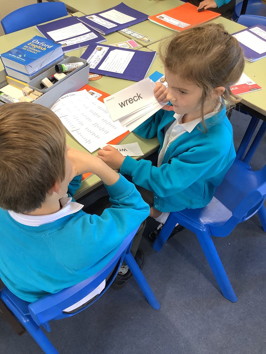 budejuniors's tweet photo. In Year 3 we are learning the how to spell words that begin with the letters wr, how many words can you think of that begin with wr? #Flashcardfun https://t.co/aujGB8lWGB