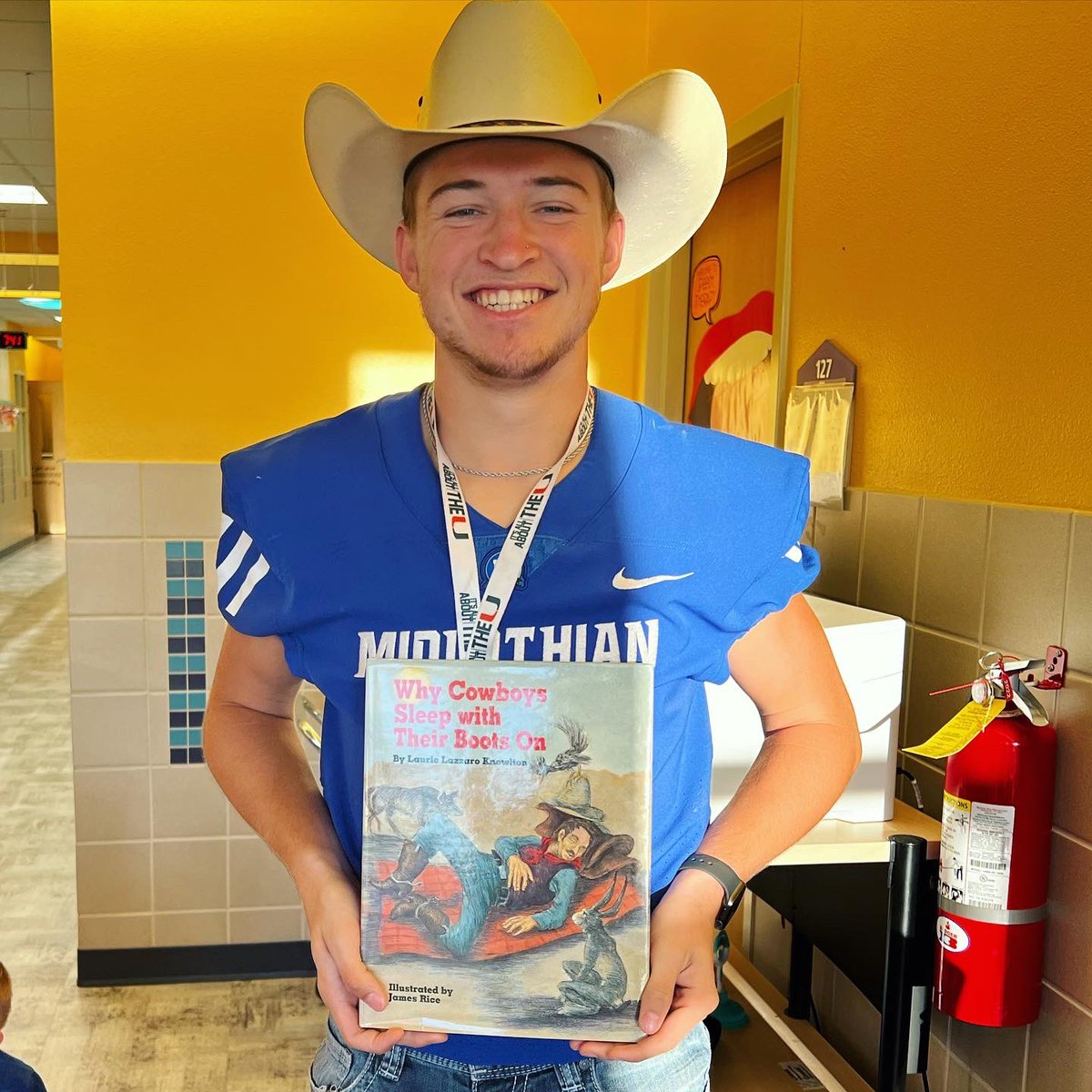 daniellssquad's tweet photo. Not to brag but we may have the best football reader ever! He’s doing more than reading…he’s talking to the kids, listening to their stories, &amp; showing them they really matter! @CarsenBates1 you’re being a great role model to these kids! Proud of you! @MidloPanthers https://t.co/Je3SAvpID3