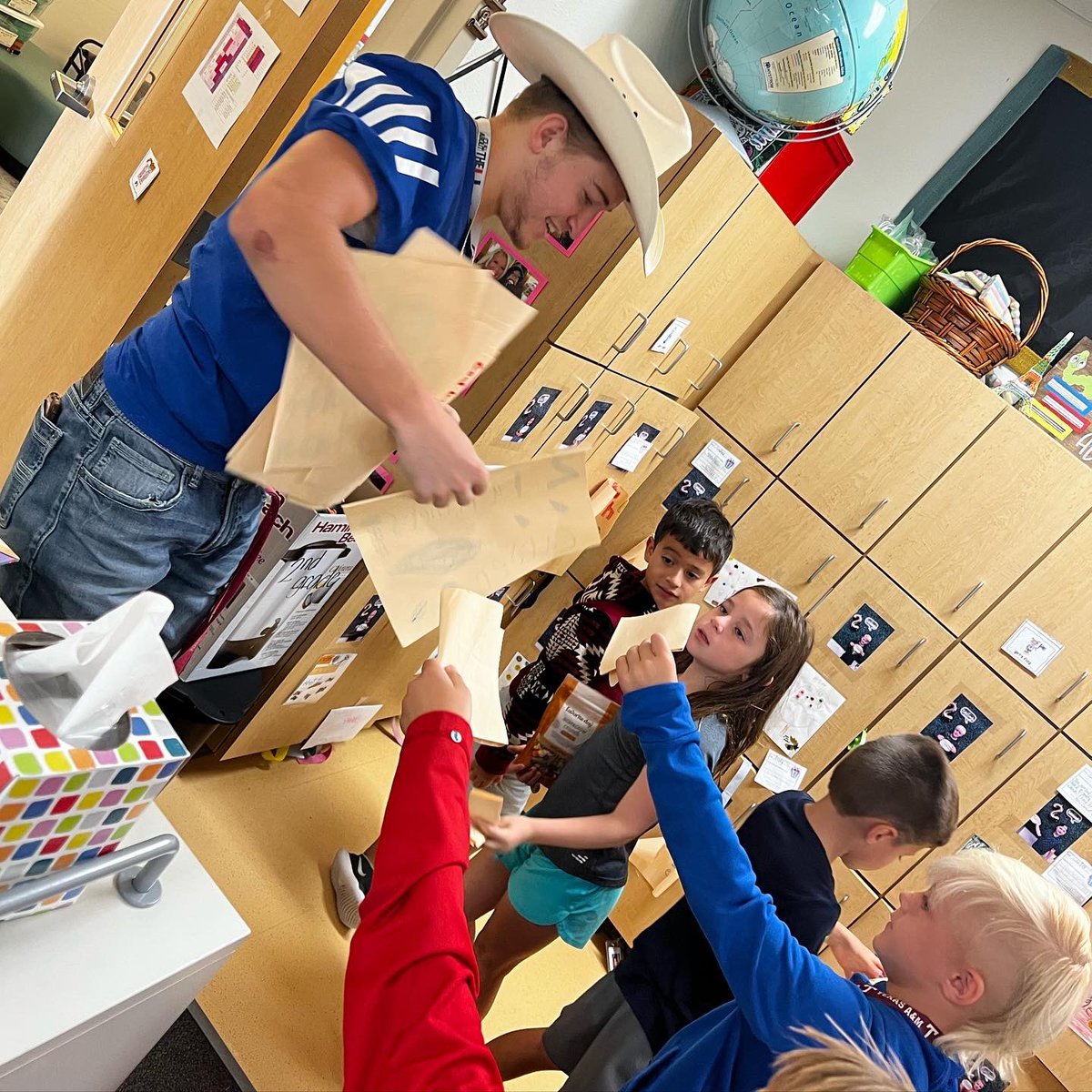 daniellssquad's tweet photo. Not to brag but we may have the best football reader ever! He’s doing more than reading…he’s talking to the kids, listening to their stories, &amp; showing them they really matter! @CarsenBates1 you’re being a great role model to these kids! Proud of you! @MidloPanthers https://t.co/Je3SAvpID3