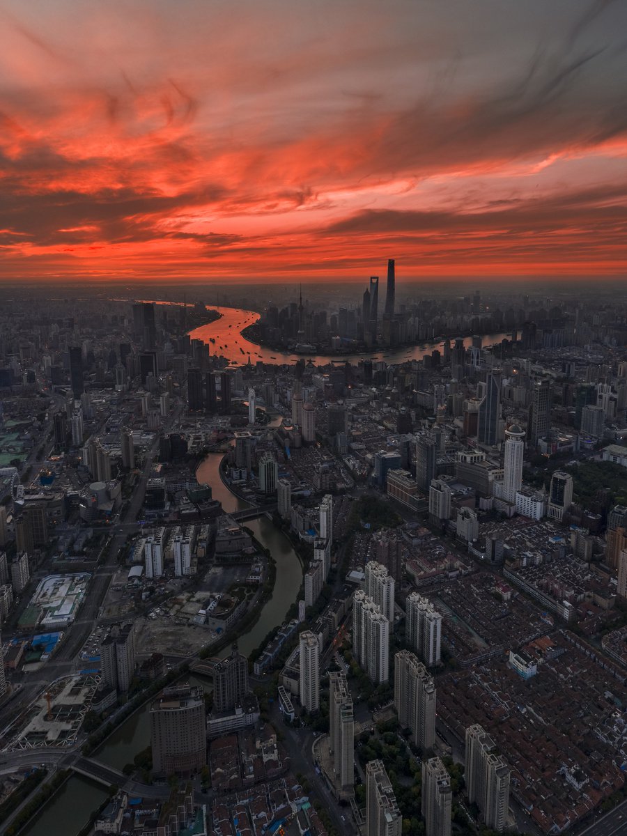 ShanghaiEye's tweet photo. The all-night-long strong wind has gone. The city’s back to peace.
#shanghaieye #loveshanghai #liveinshanghai #lifeinshanghai #shanghaiskyline #shanghainight #shanghainights #shanghaiphotographer #shanghaiphoto https://t.co/E4dOHOEc9q