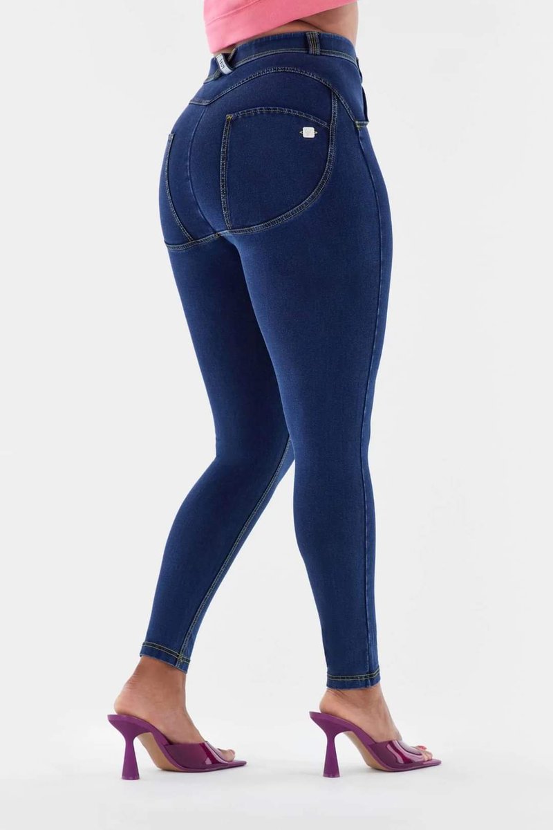 mams_ie's tweet photo. ⭐️ GIVEAWAY TIME ⭐️
Win a pair of best selling Curvy Freddy jeans 👖 
All you have to do is:
-Follow @freddyukireland &amp; @mams_ie 
-Like this tweet
-Tag a friend.. or two.. or twenty.
Good luck ☘️
#competition #giveaway #curvy #curvystyle #sp #sponcon #freddyjeans #louthchat https://t.co/skrmdq7LZi