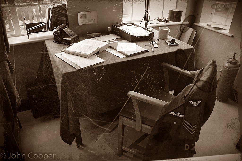 TheSuffolkMan's tweet photo. #WatchOffice #RAFDuxford https://t.co/jumFPhOL6f