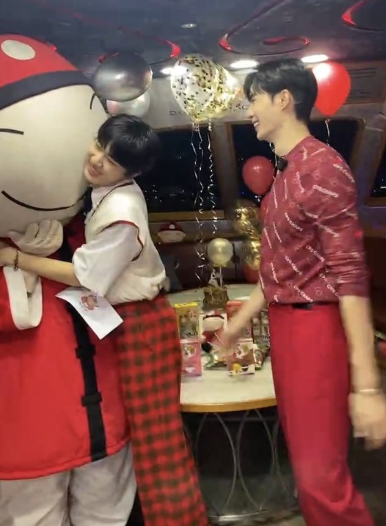 (แม่เก่า)ของน้องนิวกับพึกพึก tweet media