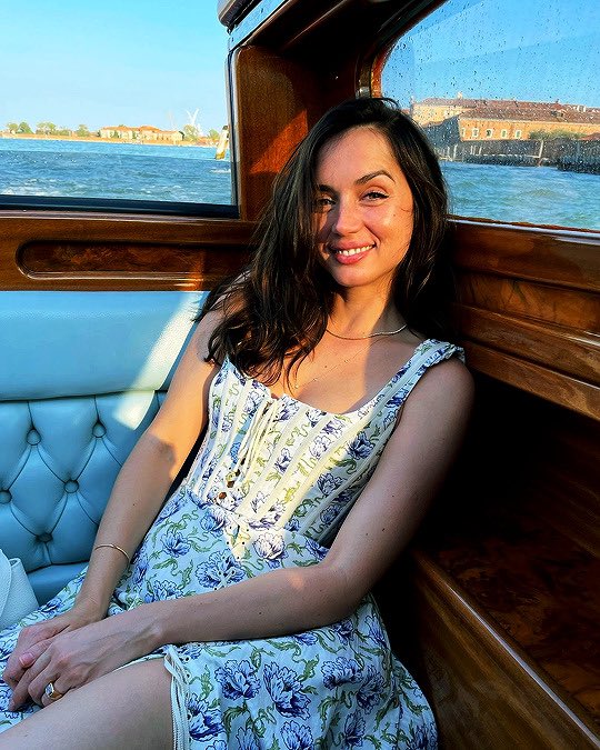 Ana de Armas Daily on Twitter: "ana de armas will attend the ‘late