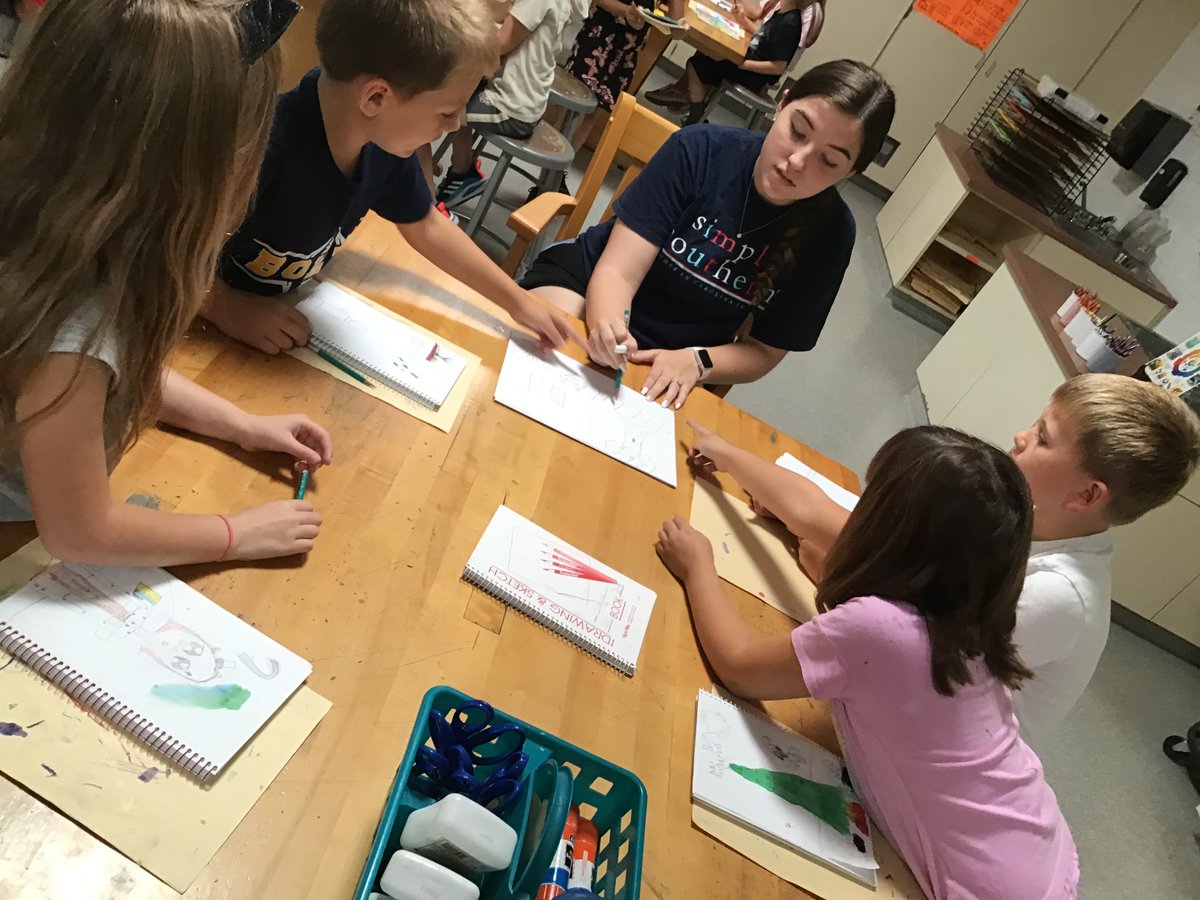 littleboltsart's tweet photo. Our senior, Alazay, is getting #2ndgrade excited about #textures as she participates in classroom lessons to prepare for a college program in #teaching. #choicebasedart #education #teacher #teachersoftwitter #art #Creative #studiohabitsofmind https://t.co/GldRYfg14u