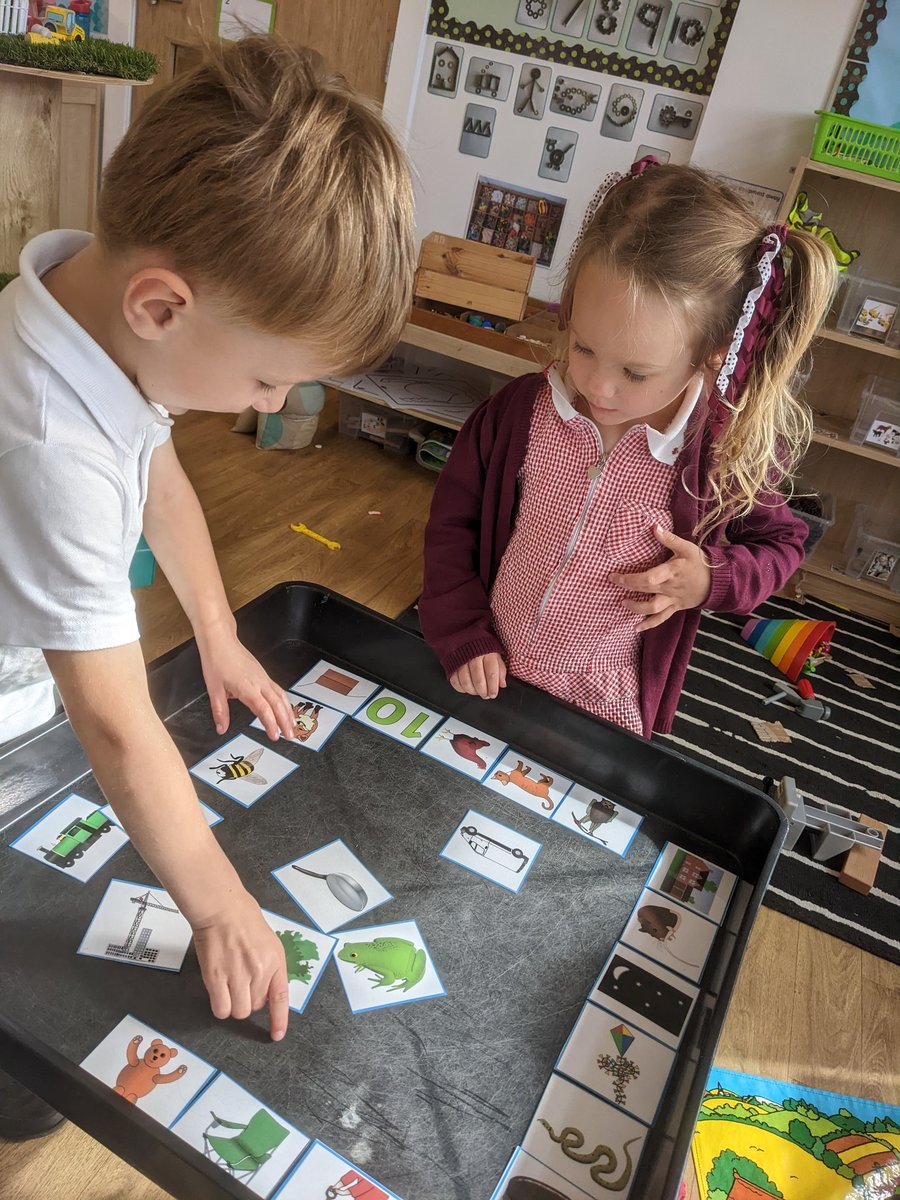 msaherd's tweet photo. Finding rhyming pairs. #earlyliteracy https://t.co/dGZMUgMfI8
