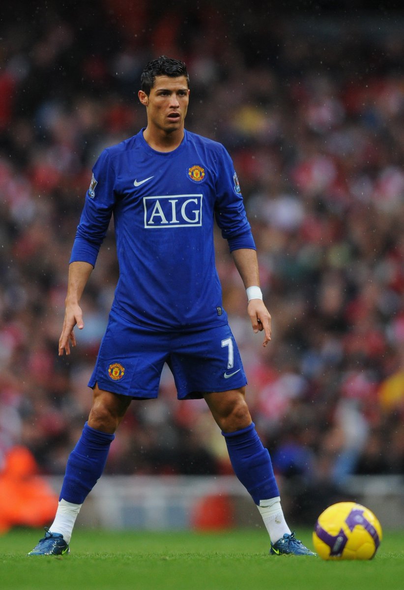 No Manchester United blue kit will ever come close to this one. 🔵
