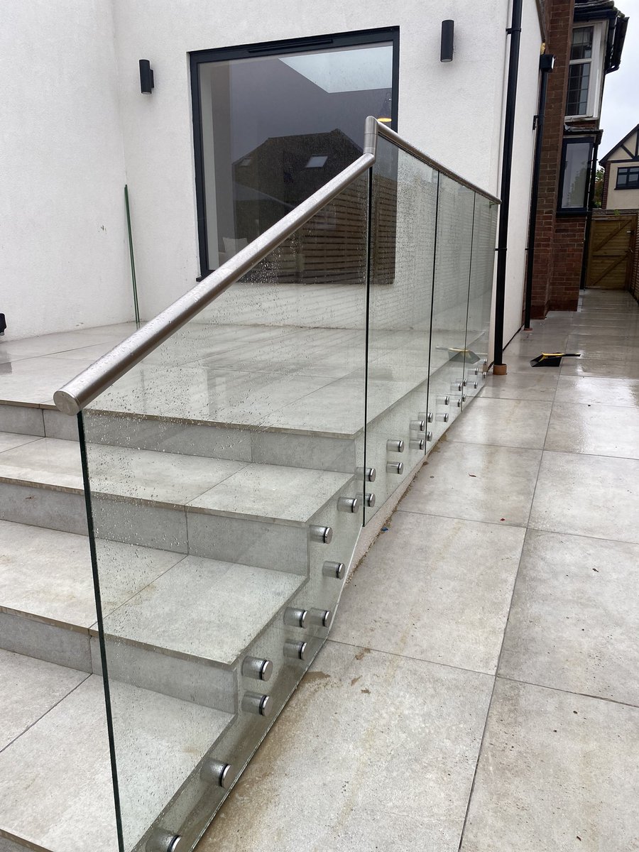 Bespoke Glass Splash tweet media