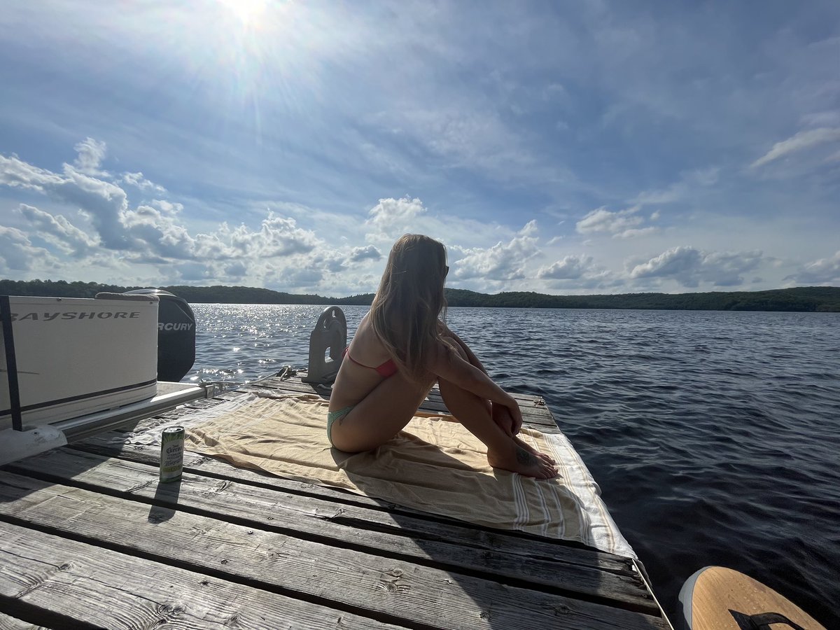 sunshine22kas's tweet photo. I’m a 37 y/o proud Canadian. I am auniversity educated HR professional who is passionate about people, exactly the reason I chose my profession. I love my country and my fellow citizens. I volunteer in my community. @JustinTrudeau thinks I am not to be tolerated. 
#TrudeauMustGo https://t.co/HN5hccIIak