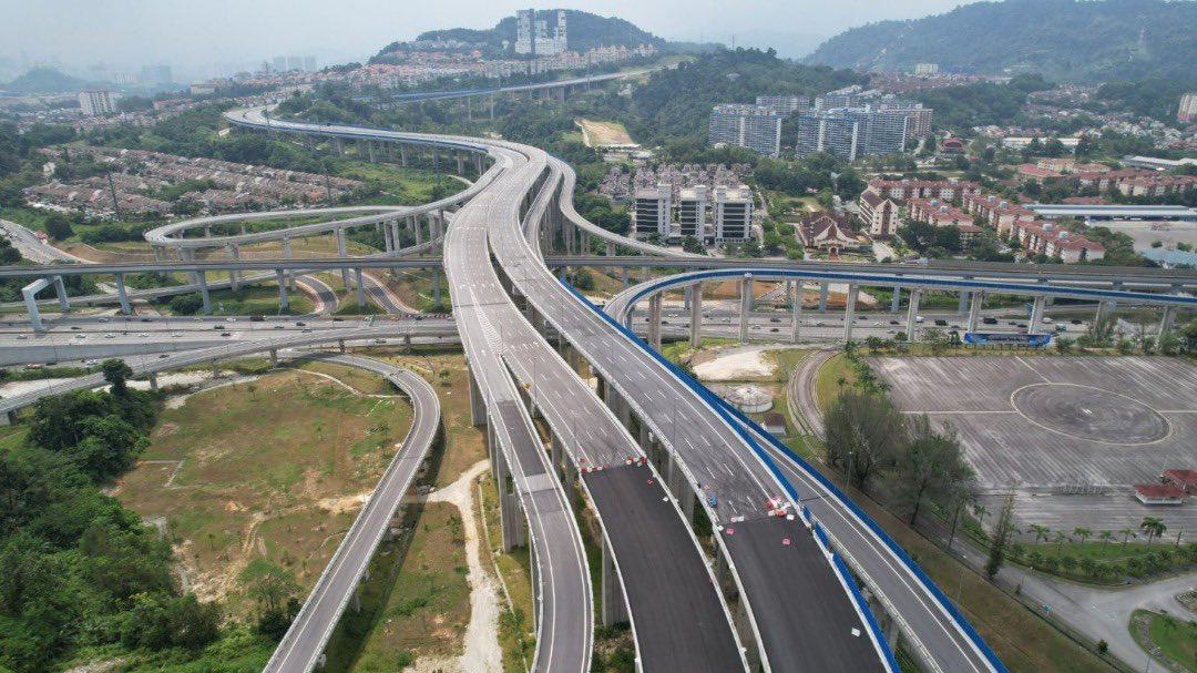 PetraJayaMP's tweet photo. Saya mengumumkan tol diberikan secara percuma selama sebulan, bermula jam 12 tengahari, 16 September 2022, sempena pelancaran Fasa Pertama Pembukaan Lebuhraya Bertingkat Sungai Besi-Ulu Kelang (SUKE) . Moga memanfaatkan #KeluargaMalaysia https://t.co/0XSfgBqo3j