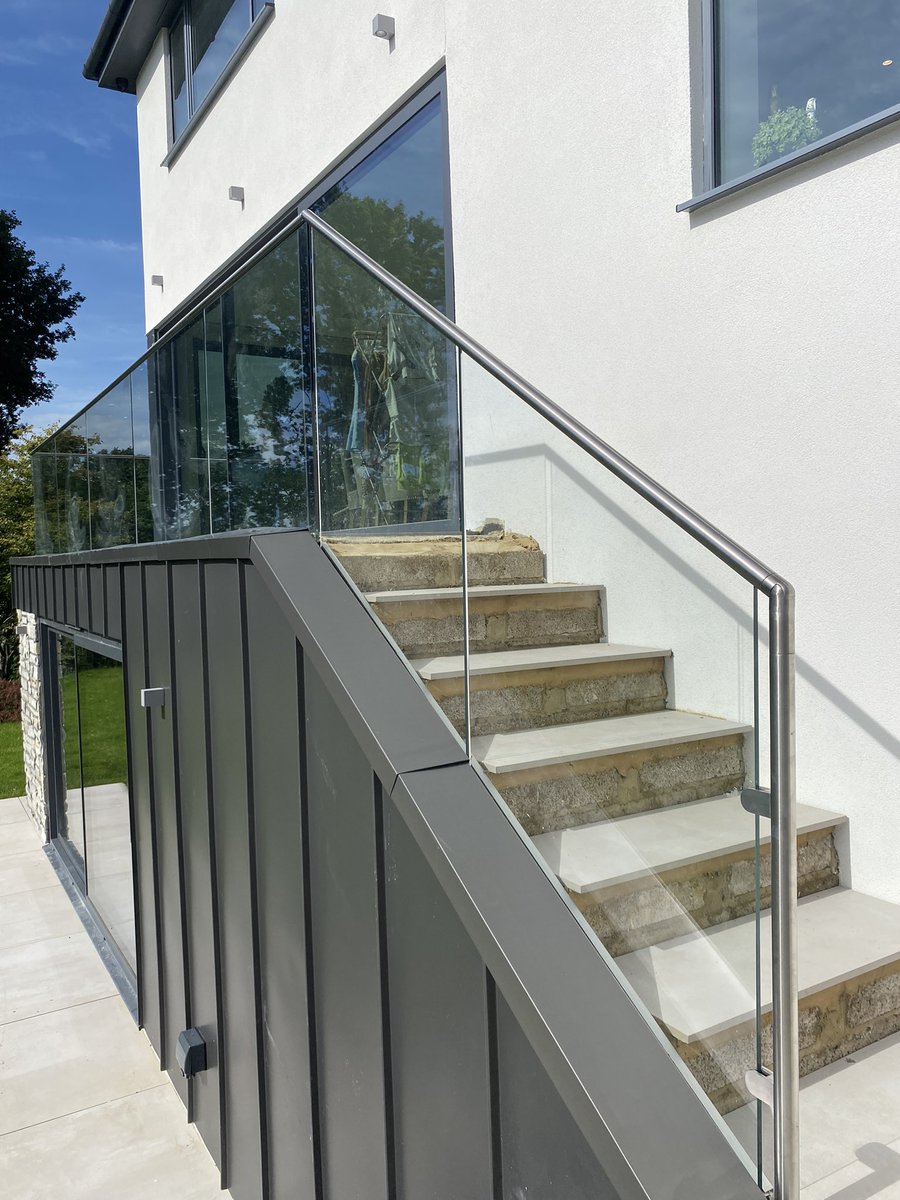 Bespoke Glass Splash tweet media