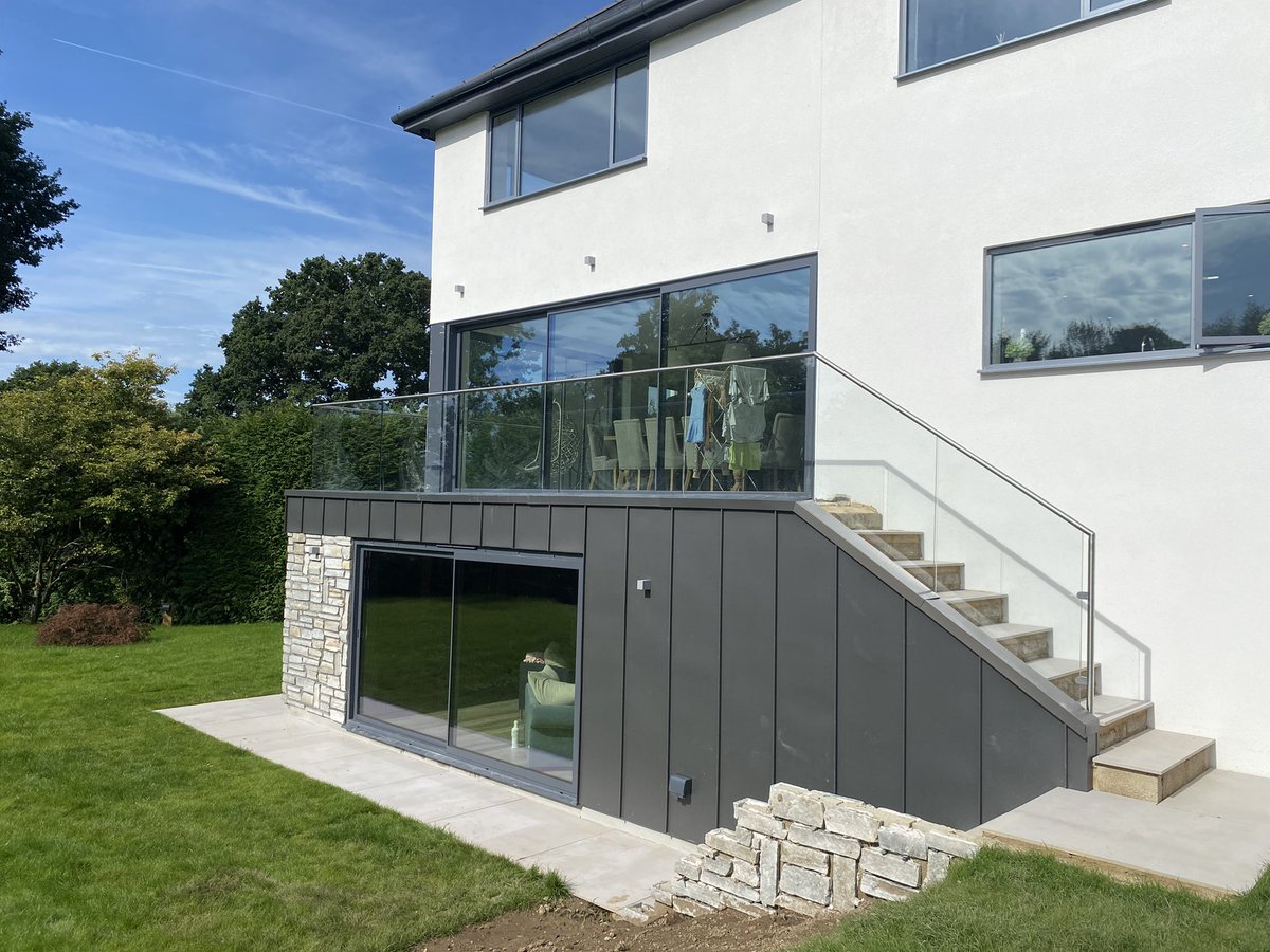 Bespoke Glass Splash tweet media