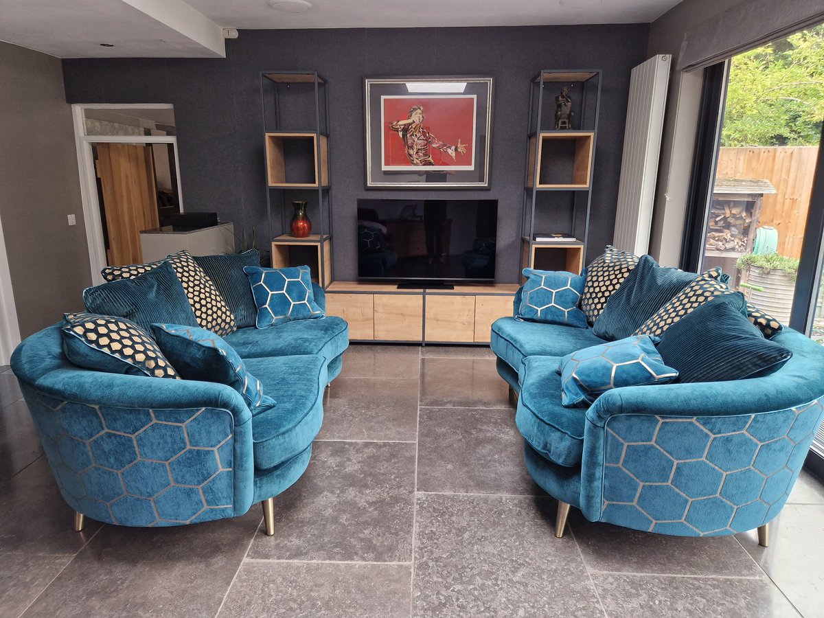 danlane9's tweet photo. Family room set up almost complete now with the new sofas in place @shelveduk @Sofology https://t.co/GJi6HXIQIE