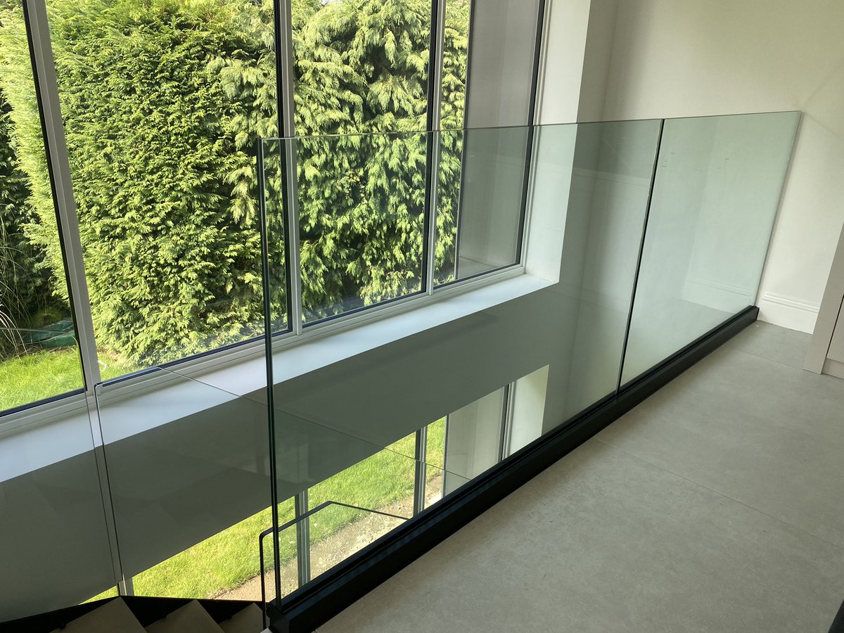 Bespoke Glass Splash tweet media