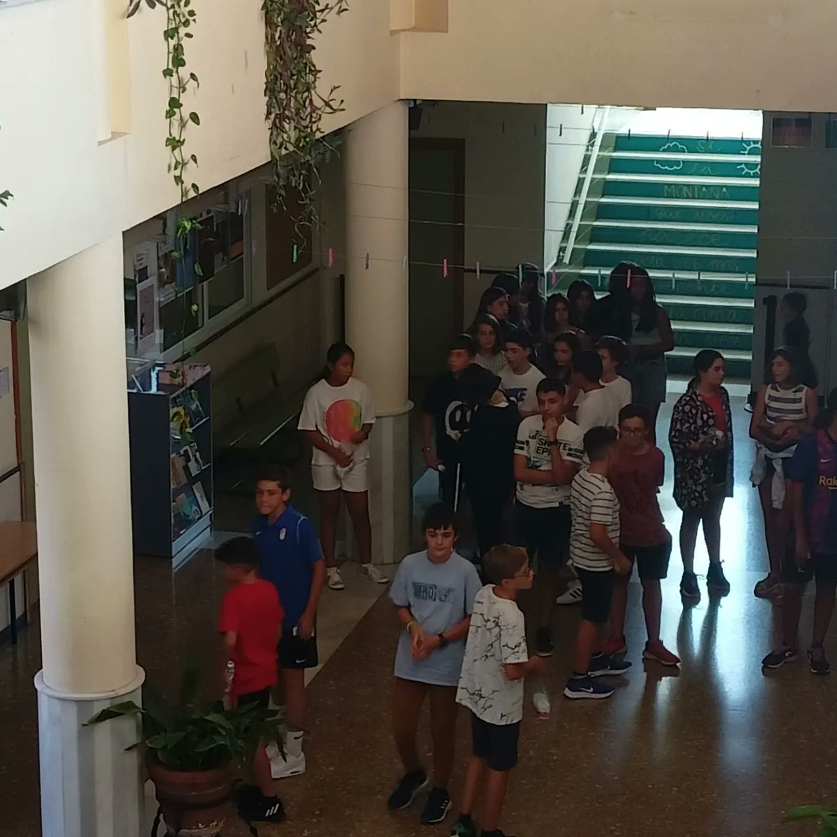 IESFranciscoAya's tweet photo. ¡Vuelve la alegría al Ayala! 👏👏👏👏 Estamos en marcha un nuevo curso! 💪💪💪 https://t.co/uAriBCkBWG