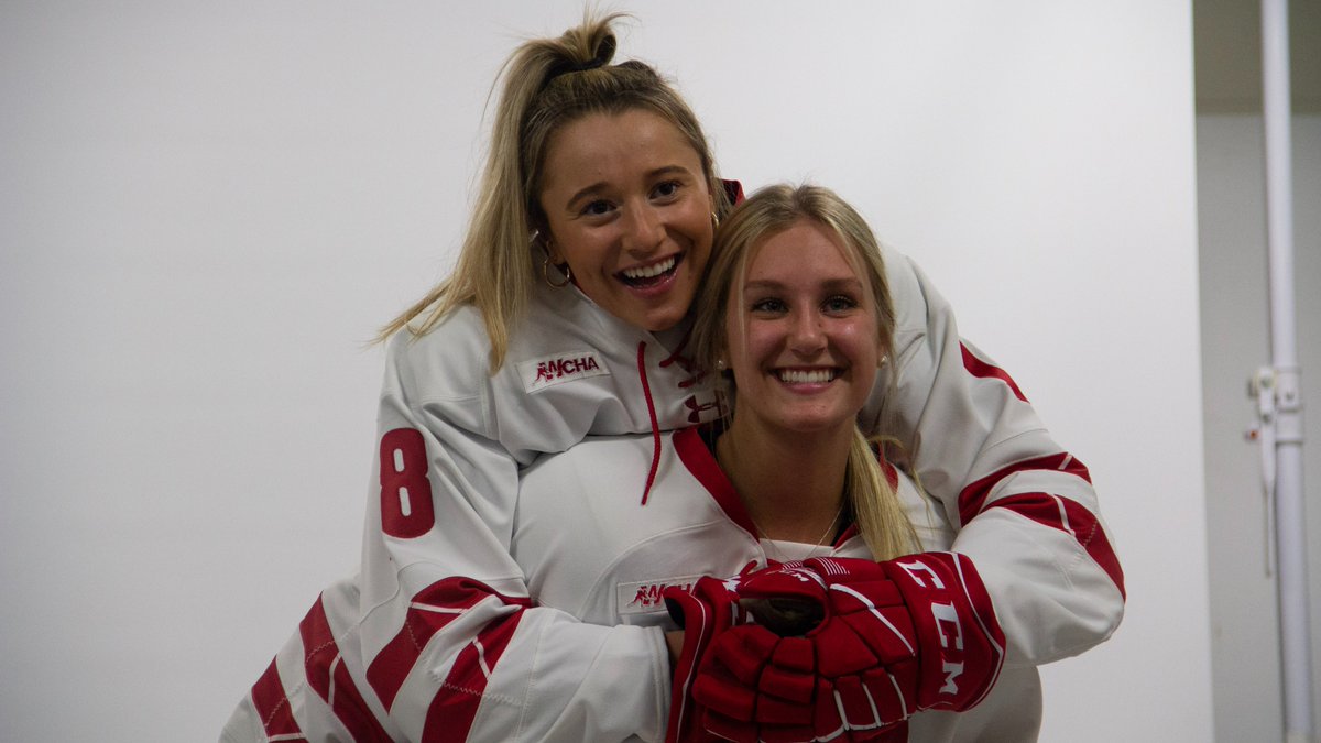 BadgerWHockey's tweet photo. Start your Thursday off right by checking out some more BTS pics from our Media Days!

📷 - @GroverSuvir 

#Badgers || #OnWisconsin https://t.co/XwBWNsPkN7