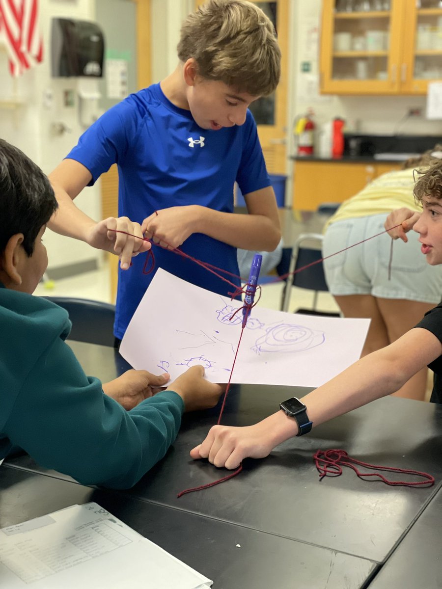 7-2 kicked off their day with this marker teamwork activity! Communication ✔️Laughter ✔️✔️Connection ✔️✔️✔️ 🤗#ThomasLearns #d25itspersonal