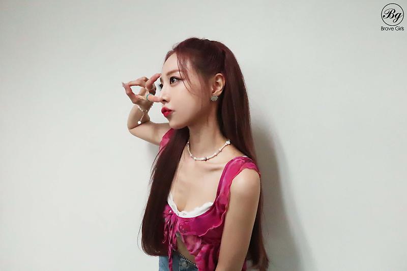 bg0409n30's tweet photo. OEHO 홍은지 미친 미모!
오에오~ 베베베~ 여름엔 오에오~
비하인드 포스트~
https://t.co/9PNi90Ytms
#bravegirls #mc민지 #mc은지 #oeho #오에오 https://t.co/wTawuatOlr