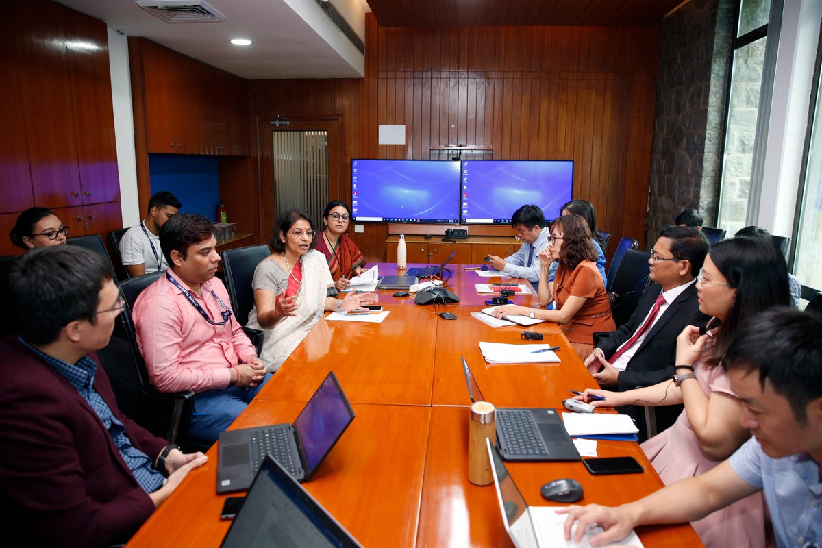 UNDP_India's tweet photo. #SouthSouthCooperation🫱🏾‍🫲🏽 to achieve #2030Agenda🌏.
 
@UNDP🇮🇳 is hosting a delegation from #Vietnam🇻🇳 to exchange best practices in #PlasticWaste mgmt.
 
The delegation met key officials from @MoHUA_India &amp; @moefcc to learn about effective policies &amp; models 👉 #CircularEconomy♻️. https://t.co/BLR2KxUvBF