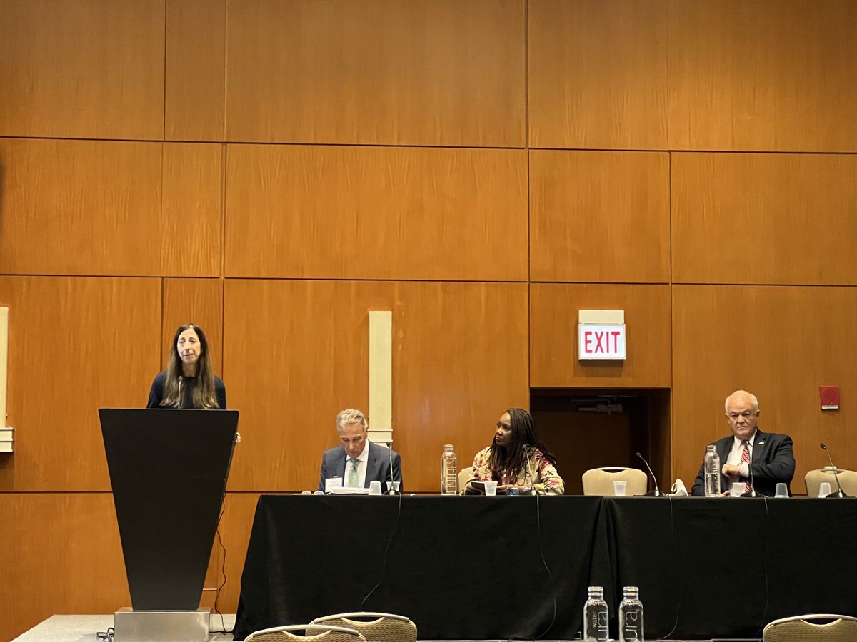 ⁦<a href="/ABALitigation/">ABA Litigation Section</a>⁩ former officer ⁦<a href="/abapres_elect/">Barb Howard</a>⁩ (Mary Smith) and ABA President Elect spoke to the Section Officers Conference this morning.  Mary was her usual amazing self.