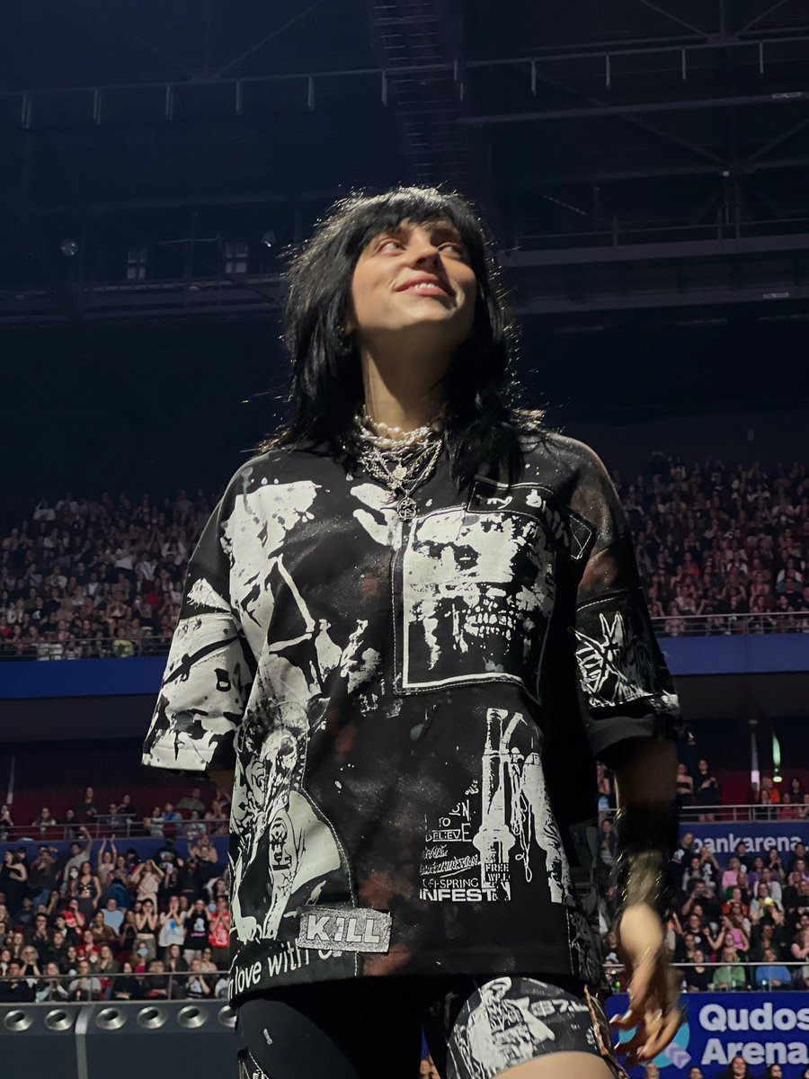 oldbillievibes's tweet photo. #HTESydney: Billie en el escenario del @qudosbankarena en Sydney, Australia. 🤍
📸: @GOLDWlNGS https://t.co/SLDQ5U0ebb